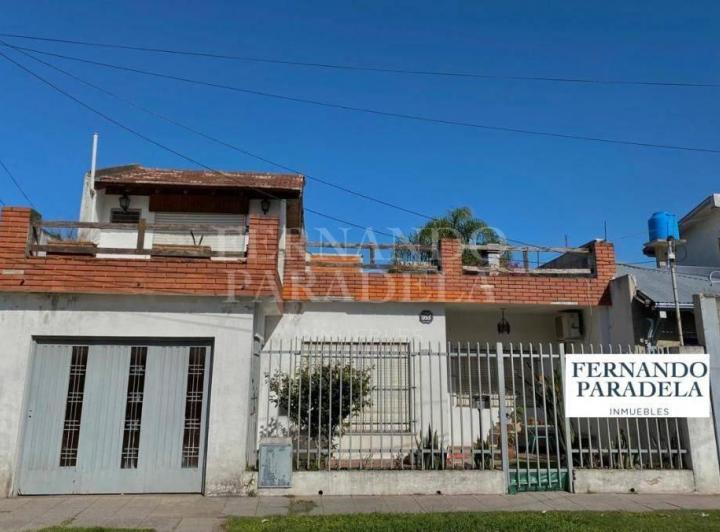 Casa · 161m² · 4 Ambientes · 2 Cocheras