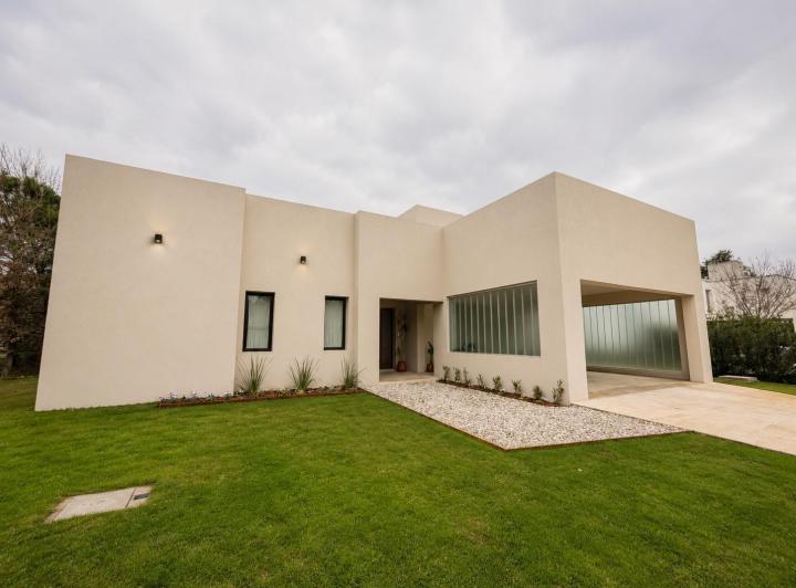 Casa · 187m² · 5 Ambientes · 2 Cocheras