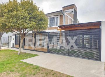 Casa · 150m² · 7 Ambientes · 1 Cochera · Casa 3 Dorm. Villa Lida - Plottier
