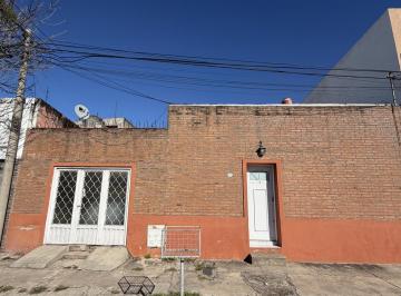 Casa · 57m² · 3 Ambientes · 1 Cochera · Casa Al Frente, Ideal Primera Vivienda