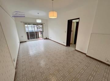 Departamento · 62m² · 3 Ambientes · Amplio 3 Amb Fte con Balcon Corrido. a m Subte B Los Incas
