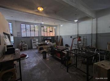 Bodega-Galpón · 95m² · Galpón Interno en Caseros
