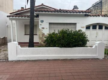 Casa de 3 ambientes, Córdoba · Hermosa Casa en Juniors - 2 Dor C/ Cochera