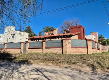 Casa · 160m² · 4 Ambientes · 2 Cocheras · Casa en Venta 3 Dor 3 Baños Villa Rivera Indarte