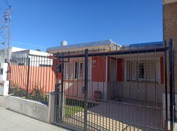 Casa de 5 ambientes, Córdoba · Se Alquila Casa 2 Dormtorios con Cochera en Jardin Espinosa - Santa Rita