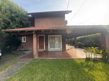 Casa de 4 ambientes, Esteban Echeverría · Propiedad a La Venta en El Barrio Mi Refugio Sobre Lote de 447 m²