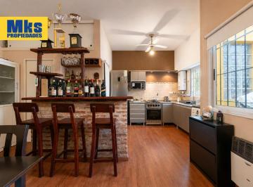 PH · 158m² · 8 Ambientes · Venta. PH 8 Ambientes. 2 Plantas. Quincho, Patio y Terraza.