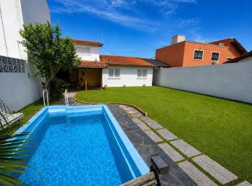 Casa · 152m² · 4 Ambientes · 1 Cochera · Casa en Barrio Parque Saavedra. Lote 350 Mt