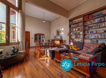 PH · 180m² · 6 Ambientes · PH con Entrada Independiente y Terraza.