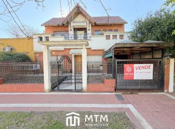 Casa · 179m² · 3 Dormitorios · 1 Cochera · Casa en Venta Rosario, Alberdi.