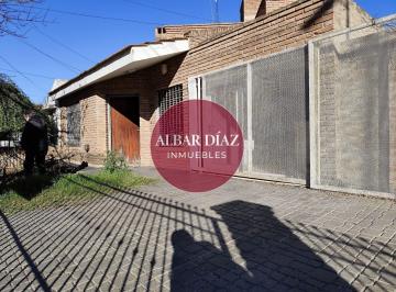 Casa · 173m² · 6 Ambientes · 1 Cochera · Residencial Vélez Sarsfield | Casa Sobre Dos Lotes con Amplio Patio | Posibilidad Uso Comercial