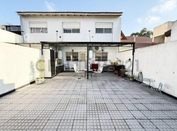 PH · 242m² · 6 Ambientes · 2 Cocheras · Venta | PH Amplio Al Frente | Moron Sur | Evalua Permuta