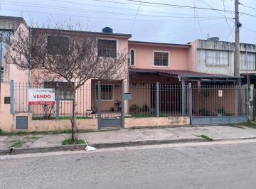 Casa de 1 ambiente, Córdoba · Casa Familiar en Venta en Barrio Los Platanos 4 Dorm. y Excelente Ubicación