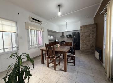 Casa · 400m² · 6 Ambientes · 2 Cocheras · Casa en Alquiler