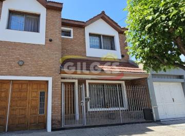 Casa · 200m² · 5 Ambientes · 1 Cochera · Venta Chalet 2 Plantas en Ramos Mejía - Excelente Estado y Ubicación