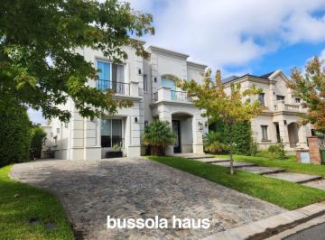 Casa · 220m² · 6 Ambientes · Casa en Alquiler 3 Dorm. Lote Interno en Las Tipas Nordelta
