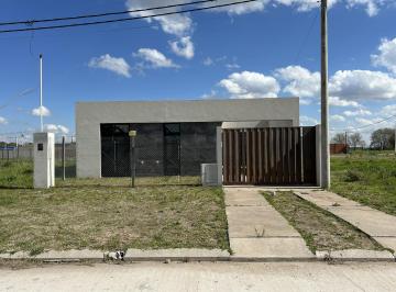 Fachada · Casa en Alvear