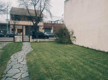 Casa · 180m² · 5 Ambientes · 3 Cocheras · Gran Casa Clásica con Enorme Potencial en Villa Soldati! Lote Propio de 390 m²