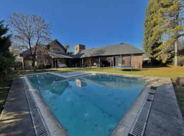 Casa · 330m² · 3 Dormitorios · 2 Cocheras · Casa en Kentucky Club de Campo