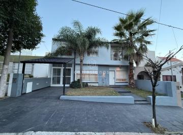 Casa · 173m² · 9 Ambientes · 2 Cocheras · Altos de Villa Cabrera | Casa de 4 Dorm con Patio y Pileta