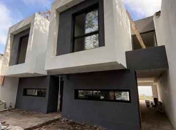 Casa · 122m² · 4 Ambientes · 1 Cochera · Duplex a Estrenar en Punta Chica 2/3 Dorm.