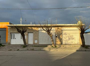 Casa · 160m² · 7 Ambientes · 3 Cocheras · Casa con Locales en Venta en Calle Linares