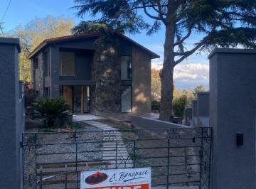 Casa · 230m² · 5 Ambientes · 2 Cocheras · Casa - La Falda