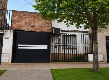 Casa · 56m² · 3 Ambientes · 1 Cochera · Casa a m. de Inst. Ntra. Sra. de Lourdes