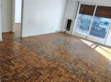 Departamento · 48m² · 2 Ambientes · Departamento Muy Amplio, Luminoso y con Balcon!
