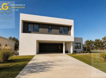 Casa · 266m² · 5 Ambientes · 2 Cocheras · Casa en Venta en Puerto Nizuc