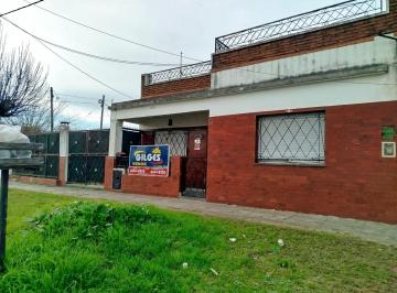 Casa · 70m² · 2 Ambientes · 1 Cochera · Venta de Casa 2 Ambientes en Villa Luzuriaga