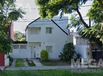 Casa · 150m² · 2 Ambientes · 2 Cocheras · Casa Al Frente.