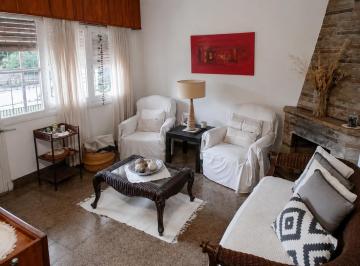 Casa · 70m² · 5 Ambientes · 2 Cocheras · Venta | Casa 5 Ambientes | Banfield