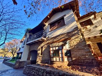 Casa · 215m² · 5 Ambientes · 1 Cochera · Venta Casa 5 Ambientes con Dependencia - Plaza Mitre Lote Propio