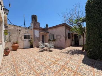 Casa · 196m² · 5 Ambientes · 3 Cocheras · Venta 2 Casas Internas Independientes con Cochera en Las Delicias, Rosario