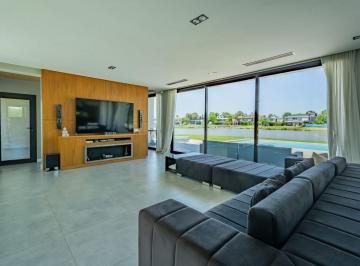 Casa · 440m² · 7 Ambientes · 8 Cocheras · Casa en Venta Terralagos a La Laguna