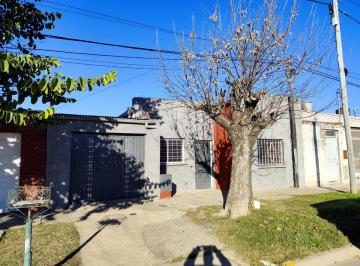 Casa · 129m² · 3 Ambientes · 1 Cochera · Casa 2 Dorm. Cochera y Gran Patio