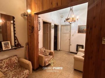 Casa · 200m² · 3 Ambientes · PH en Venta - Alberdi