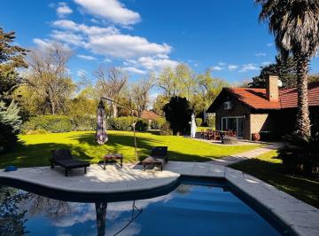 Casa · 2000m² · 6 Ambientes · Casa en Venta en Exclusiva en Highland Park Country Club