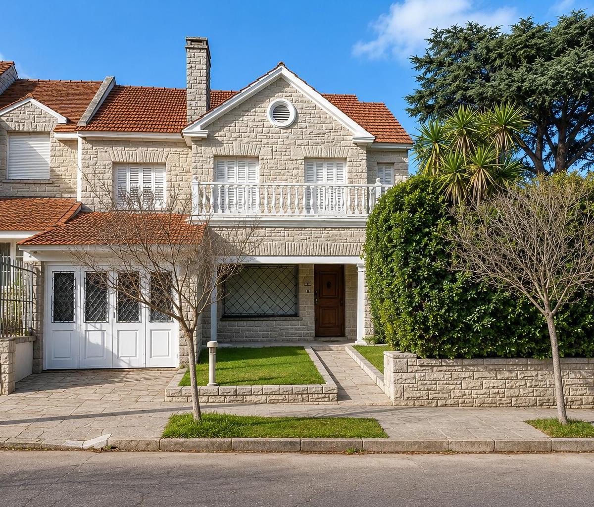 Casa 5 dorm, 401m² con parque y quincho — Stella Maris