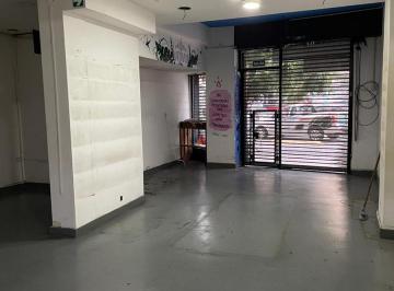 Local comercial · 160m² · Local en Av Cordoba 2400 y Larrea! Dos Cuadras del Subte! 160 m²