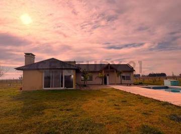 Oficina comercial · 150m² · 4 Ambientes · Venta Chacra de 5 Ha en Cañuelas, con Vivienda, Quincho y Piscina