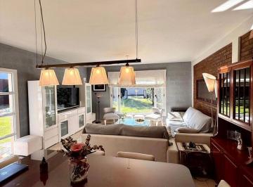 Casa · 142m² · 4 Ambientes · 1 Cochera · Casa en Venta en El Carmencito - Hudson