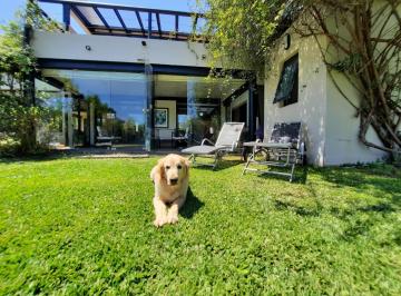 Casa · 262m² · 5 Ambientes · 2 Cocheras · Casa en Venta de 4 Dorm. con Pileta en La Lomada