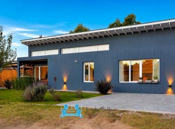 Casa de 4 ambientes, Costa Esmeralda · Venta Casa con 218 m² - 3 Dorm. y Quincho Costa Esmeralda