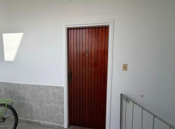 UBICADO EN UN PRIMER PISO POR ESCALERA SOBRE LA AVENIDA MANUEL BELGRANO, EN UNA · Departamento Tipo Casa de 3 Ambientes en Alquiler Sobre Av Manuel Belgrano