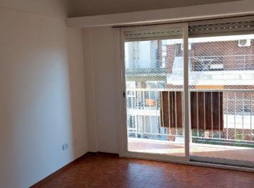 Departamento de 3 ambientes, Lanús · Depto en Pleno Centro Lanusita con Patio