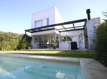 Casa · 187m² · 5 Ambientes · 1 Cochera · Casa en Venta en City Bell - 4 Dorm. - Parque con Pileta
