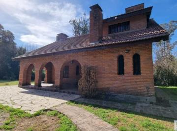 Casa · 135m² · 5 Ambientes · Casa en Alquiler, con Hermoso Parque. Sobre La Calle Gutiérrez, en del del Viso, Pilar!