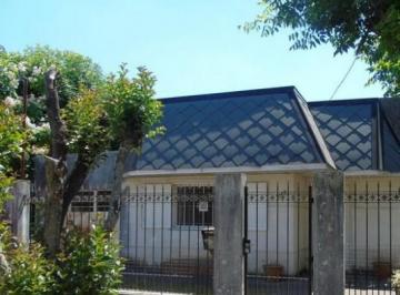Casa · 90m² · 4 Ambientes · Casa en Venta en Gonnet Apto Desarrollo